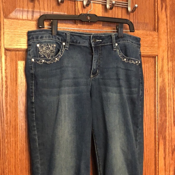 NEW LISTING! Earl Capri Jeans - Picture 2 of 9